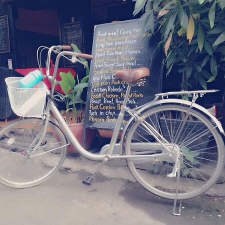 White River II Hostel Phnom Penh Extérieur photo