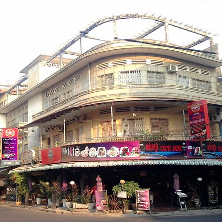 White River II Hostel Phnom Penh Extérieur photo