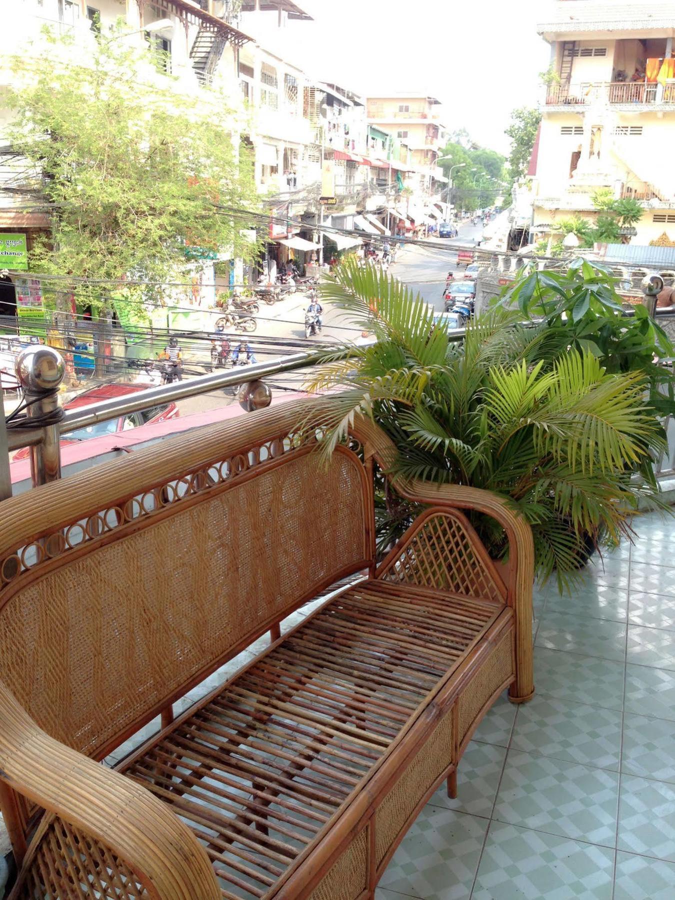 White River II Hostel Phnom Penh Extérieur photo